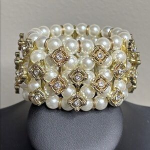 Elegant Pearl and Gold Beaded Stretch Chunky Bracelet